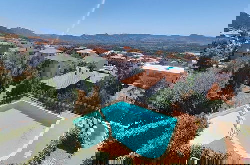 Foto 4 - Nicole House With Stunning View And Pool