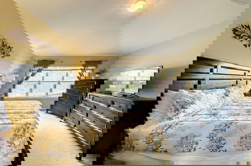 Foto 24 - This Amazing 6 Bedroom Property With a Lake View
