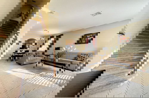 Foto 12 - This Amazing 6 Bedroom Property With a Lake View