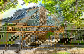 Photo 1 - Top Notch Lodge by Avantstay Hot Tub, Game Room, Community Pool, Deck