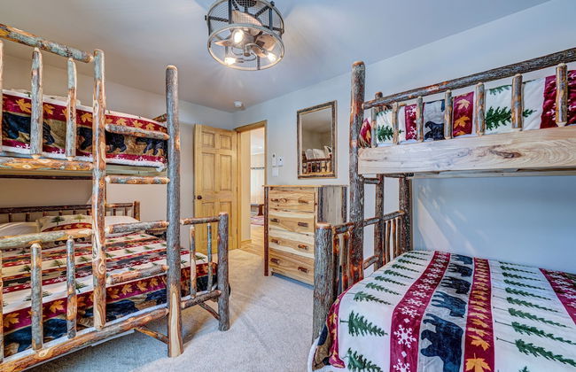 Top Notch Lodge by Avantstay Hot Tub, Game Room, Community Pool, Deck - Foto 9