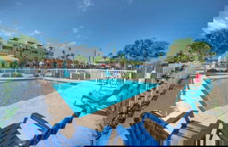 Foto 2 - Shared Pool, Walkable to Beach, Vibrant Beachy Design! Bay Bliss by Avantstay