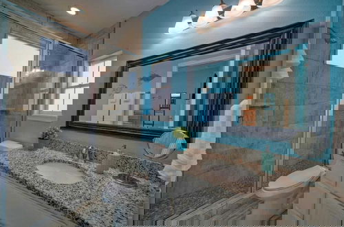 Photo 8 - Shared Pool, Walkable to Beach, Vibrant Beachy Design! Bay Bliss by Avantstay