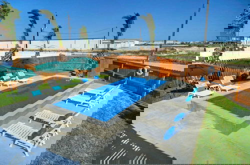 Foto 17 - Private Pool, Game Room Golf Cart Zone, Boat Parking Beacharita by Avantstay