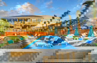 Foto 1 - Private Pool, Game Room Golf Cart Zone, Boat Parking Beacharita by Avantstay