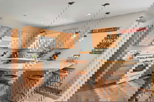 Foto 22 - Mountain Hideout by Avantstay Game Room + Deck