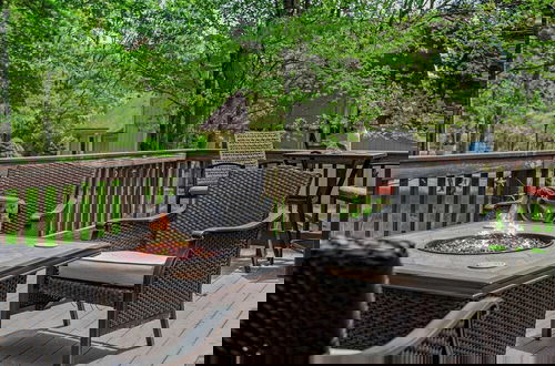 Foto 2 - Mountain Hideout by Avantstay Game Room + Deck