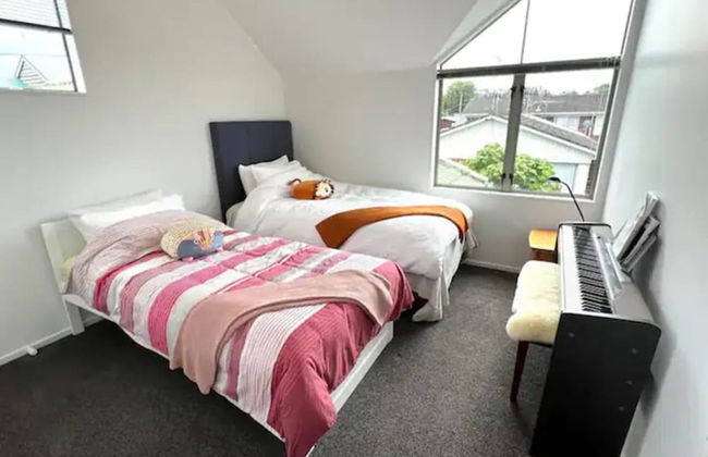 Private and Sunny 3BR with parking I Zodiak Stays - Photo 4