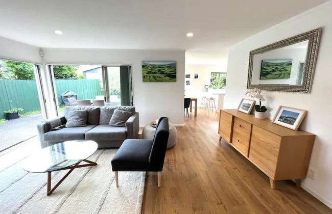 Private and Sunny 3BR with parking I Zodiak Stays - Photo 1