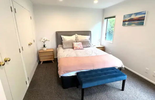 Private and Sunny 3BR with parking I Zodiak Stays - Photo 2