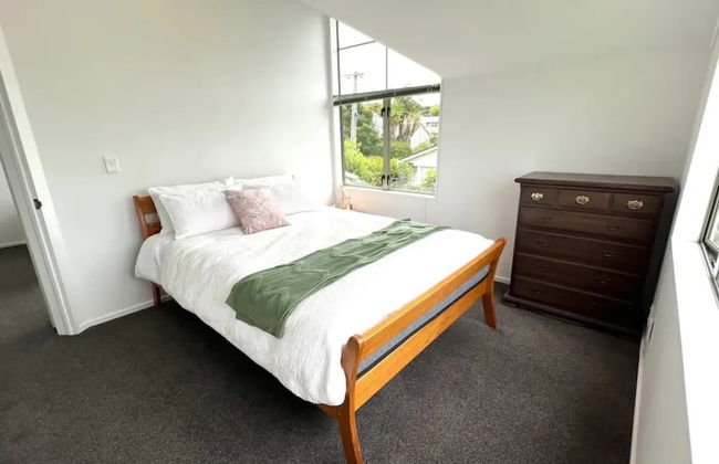 Private and Sunny 3BR with parking I Zodiak Stays - Photo 3