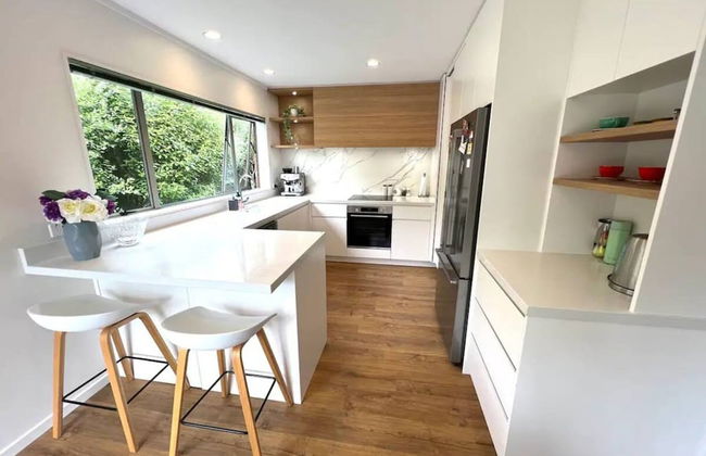 Private and Sunny 3BR with parking I Zodiak Stays - Photo 5