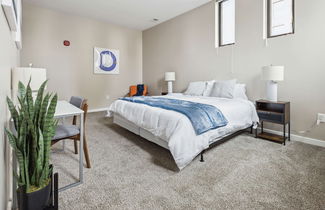 Photo 3 - Modern Downtown Apartment