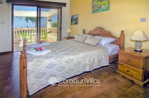 Photo 10 - Fabulous Villa In Coral Bay Near Beach, Amenities