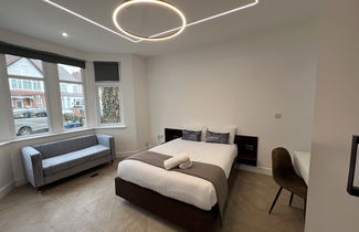 Photo 3 - Luxurious London Studios