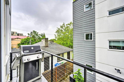 Photo 9 - Urban Seattle Retreat w/ Rooftop Deck & Views