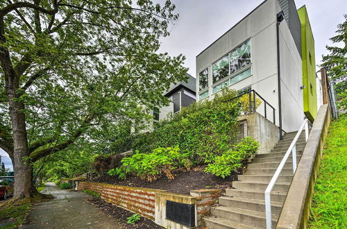 Photo 22 - Urban Seattle Retreat w/ Rooftop Deck & Views