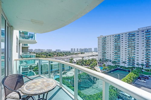 Photo 20 - Sunny Isles 4 Bedrooms on the beach