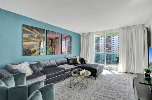 Photo 33 - Sunny Isles 4 Bedrooms on the beach