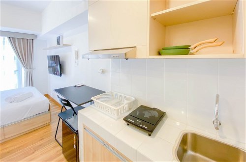 Foto 11 - Good Price And Homey Studio At Tokyo Riverside Pik 2 Apartment