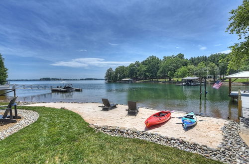 Photo 45 - Bright Water Cove by Avantstay Saltwater Pool