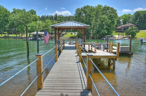 Photo 6 - Bright Water Cove by Avantstay Saltwater Pool