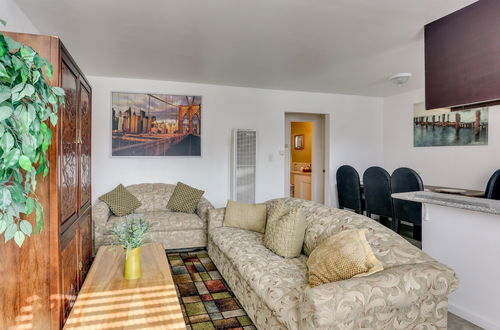 Photo 3 - Cozy Apartment Near Ucsf Fresno & Downtown