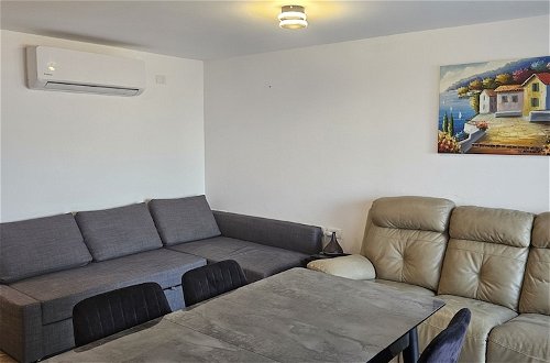 Foto 7 - Luxury 1 BR Apartment Near the Dead Sea