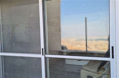 Foto 9 - Luxury 1 BR Apartment Near the Dead Sea