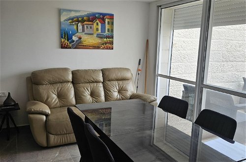 Foto 8 - Luxury 1 BR Apartment Near the Dead Sea