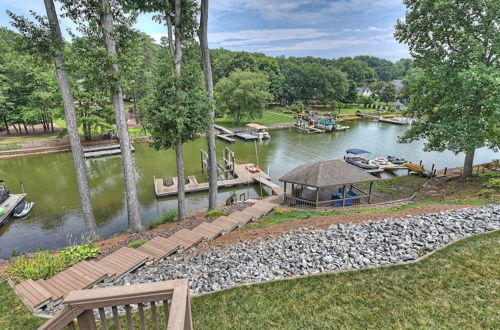 Photo 13 - Shades of Summer by Avantstay Gazebo, Dock, View