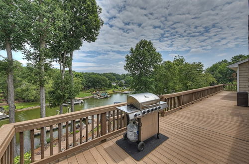 Photo 42 - Shades of Summer by Avantstay Gazebo, Dock, View