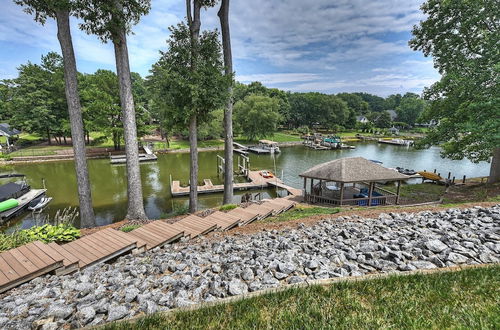 Photo 31 - Shades of Summer by Avantstay Gazebo, Dock, View