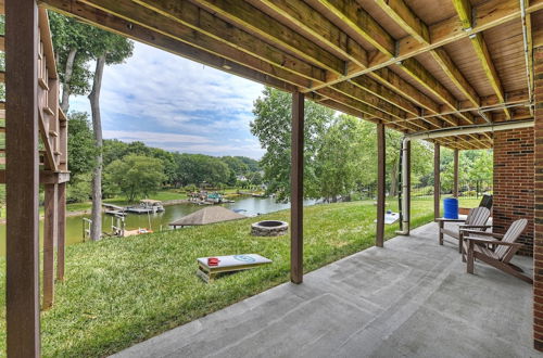 Photo 17 - Shades of Summer by Avantstay Gazebo, Dock, View