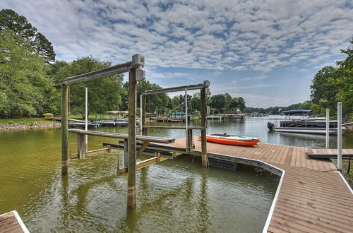 Photo 16 - Shades of Summer by Avantstay Gazebo, Dock, View