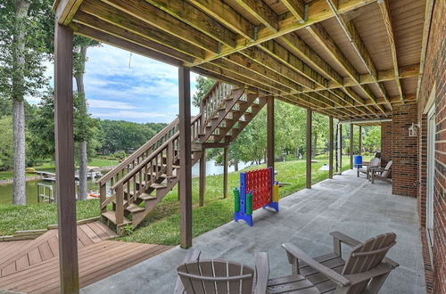 Photo 40 - Shades of Summer by Avantstay Gazebo, Dock, View