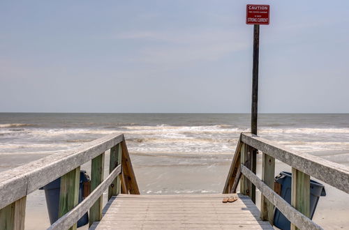 Photo 22 - Colorful Jekyll Island Getaway - Walk to Beach