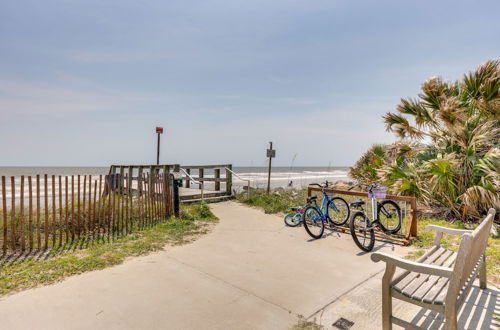 Photo 4 - Colorful Jekyll Island Getaway - Walk to Beach