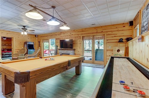 Foto 27 - Private Cartecay River Home w/ Hot Tub & Game Room