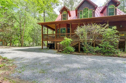 Foto 8 - Private Cartecay River Home w/ Hot Tub & Game Room