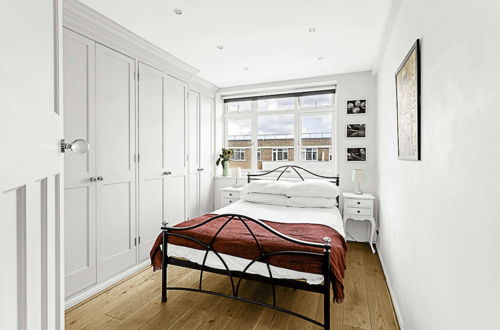 Photo 1 - 1-bed London Bliss: Putney Gem