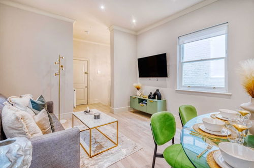 Photo 19 - Marble Arch Suite 2-hosted by Sweetstay