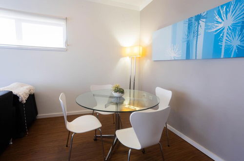 Photo 17 - Lovely 2BR Apartment in West Perth With Parking