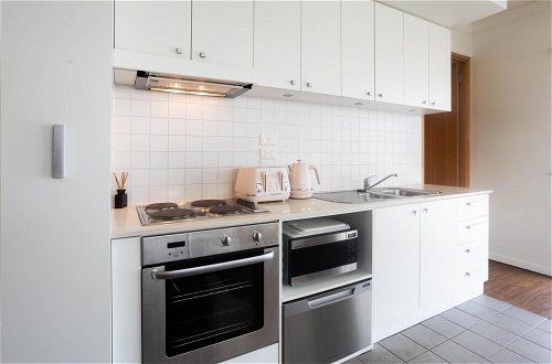Photo 9 - Lovely 2BR Apartment in West Perth With Parking