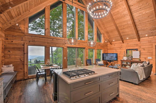 Foto 2 - Luxe Jasper Cabin w/ Deck + Blue Ridge Mtn Views