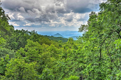 Foto 27 - Luxe Jasper Cabin w/ Deck + Blue Ridge Mtn Views