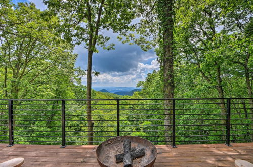 Foto 17 - Luxe Jasper Cabin w/ Deck + Blue Ridge Mtn Views