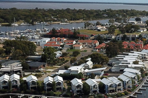 Photo 27 - Captains Cove Resort - Waterfront Apartment