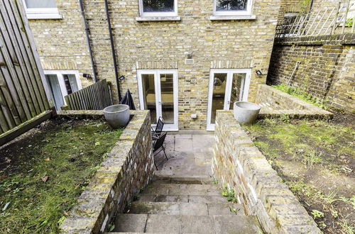 Photo 20 - Spacious Clapham Junction Apartment