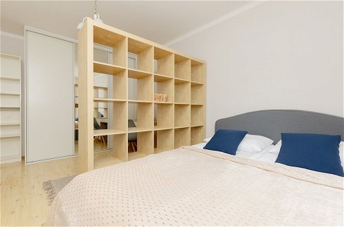 Foto 4 - Warsaw Center Apartment by Renters